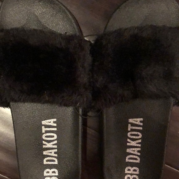 NWT BB Dakota fur slides - Picture 4 of 4